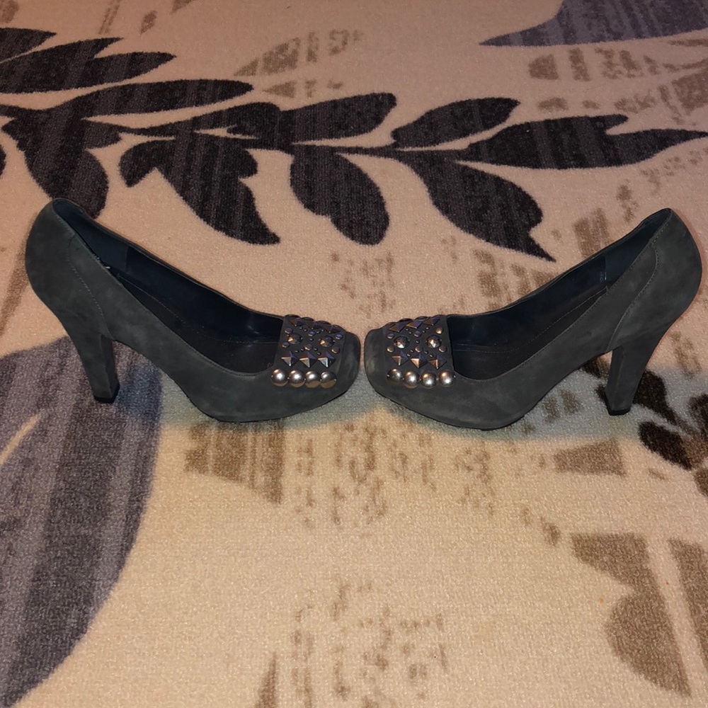 BCBG heels - Picture 2 of 4